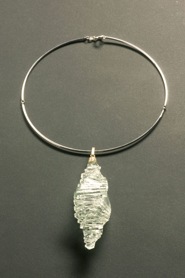 Necklace – Glassy shell